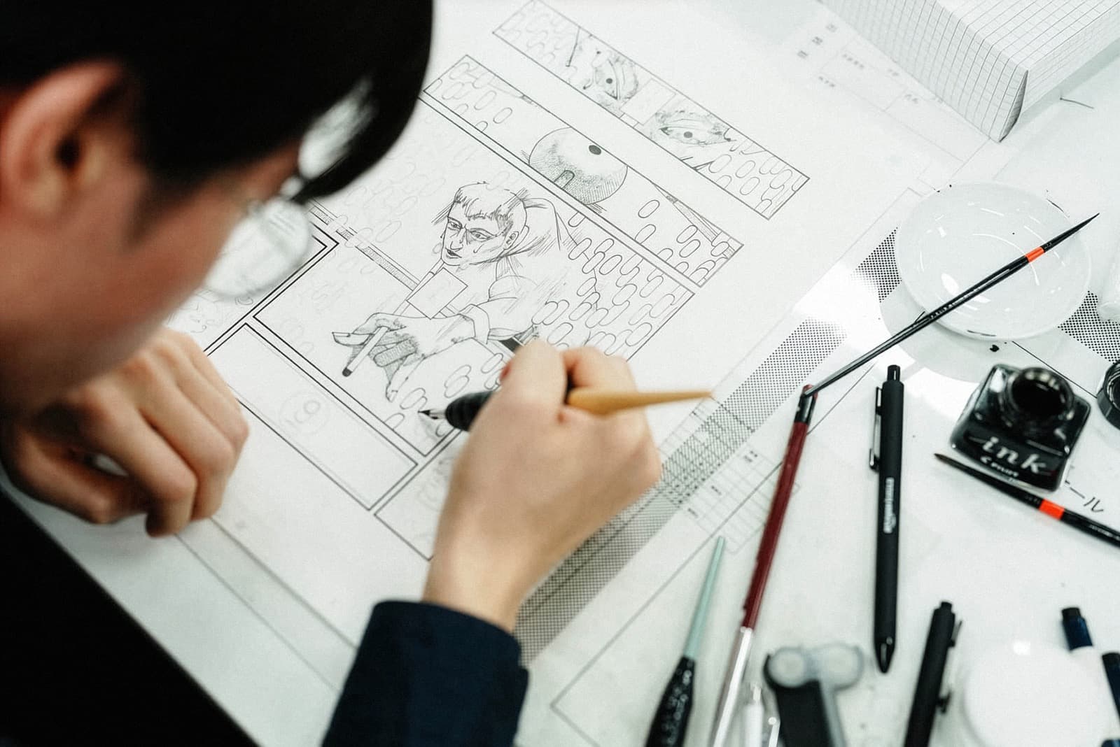 マンガを描く様子